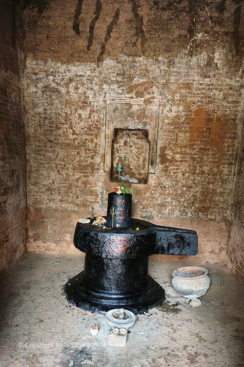 shivling near the temple of ichhai ghosh